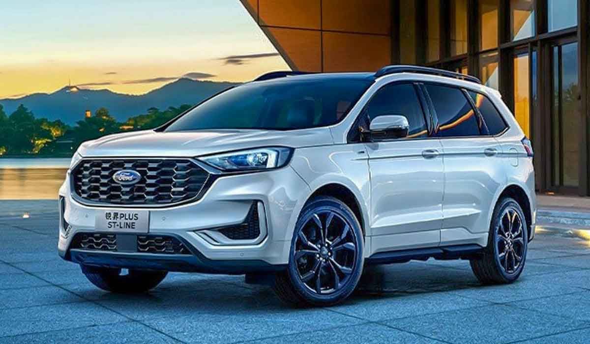 2023 Ford Edge Highs Accommodating interior, smooth and quiet ride, well-equipped even at the base level
