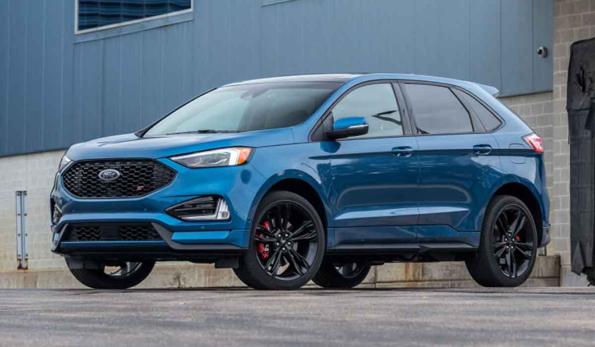 The 2023 Ford Edge is like Kramer's roomy highway lane. It is big enough to have a third row but doesn't 
