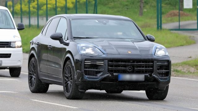 2023 Porsche Cayenne Spied with a Revised Styling New