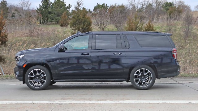 2021 Chevy Suburban RST Spied With the Latest Updates New