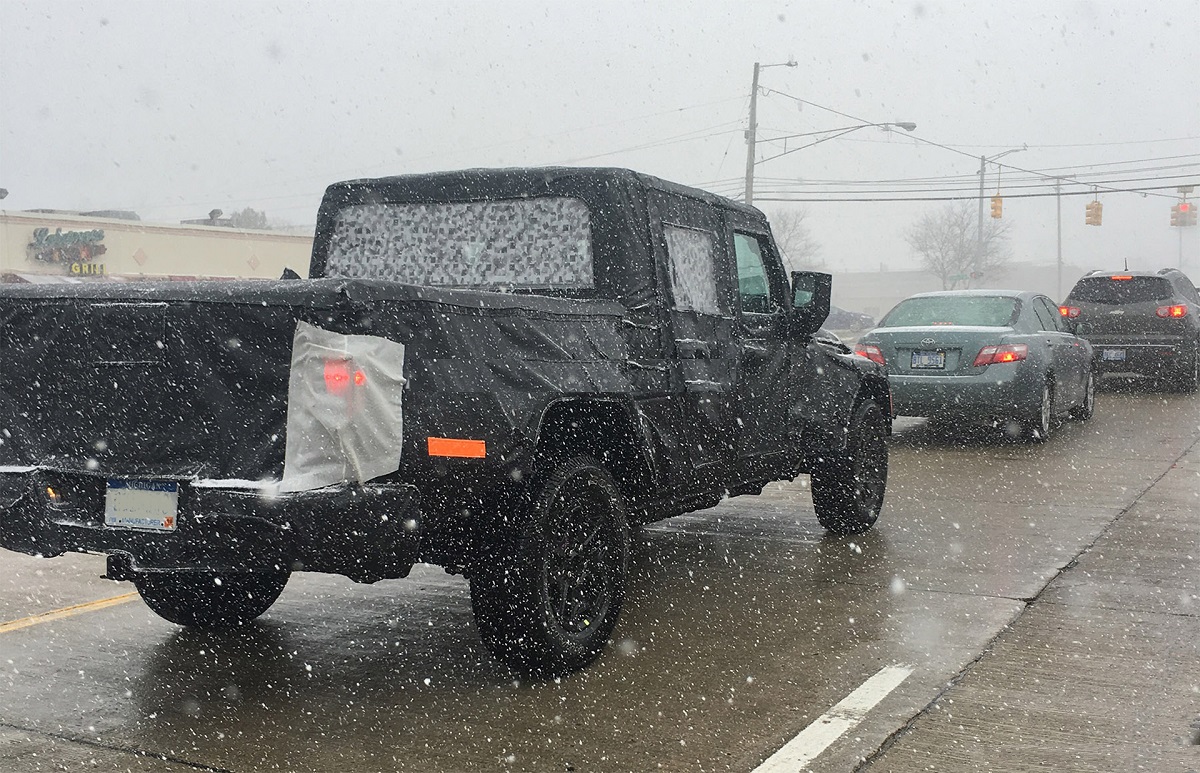 2022 Jeep Gladiator Spied Testing For the First Time This Year