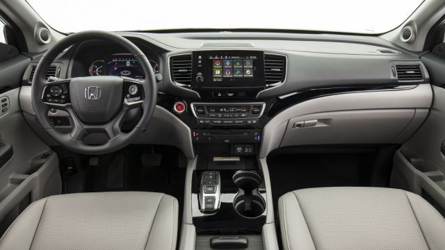 2023 Honda Pilot interior