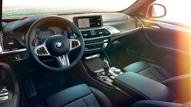 2025 BMW X4 interior