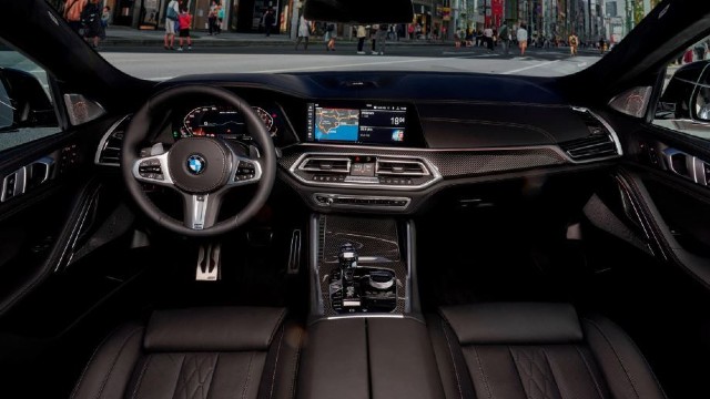 2023 BMW X6 interior