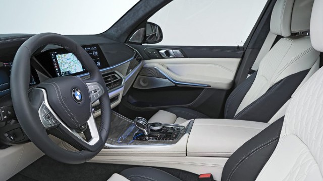 2024 BMW X7 interior