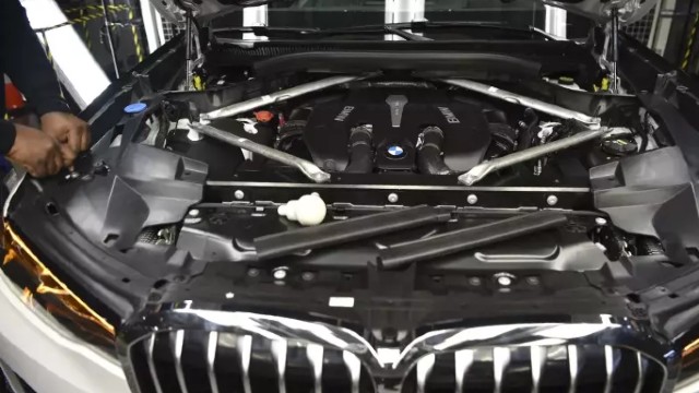 BMW X8 2023 engine