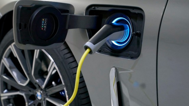 2023 BMW iX charging