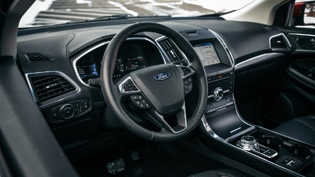 2023 Ford Edge interior