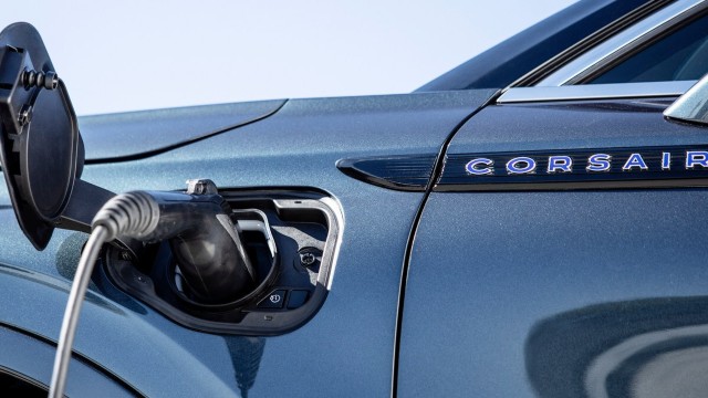 2023 Lincoln Corsair Grand Touring charging
