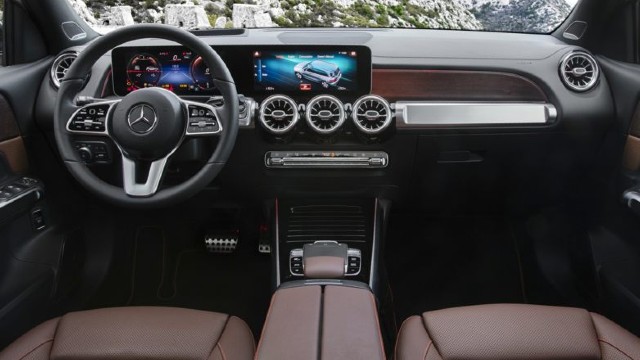 2024 Mercedes-Benz GLB interior