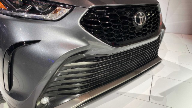 2023 Toyota Highlander XSE grille