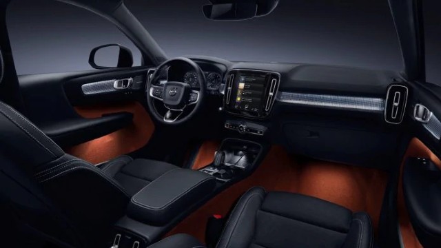 2024 Volvo XC40 interior