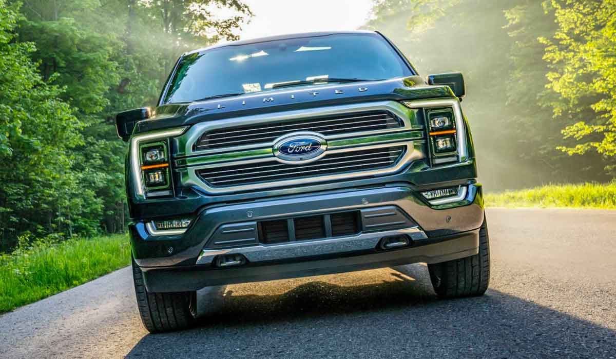 2022 Ford F150 Raptor has a 3.5L EcoBoost V6 that doesn't match up to Hellcat powered Ram TRX. 2022 Ford F-150 Raptor R is a different