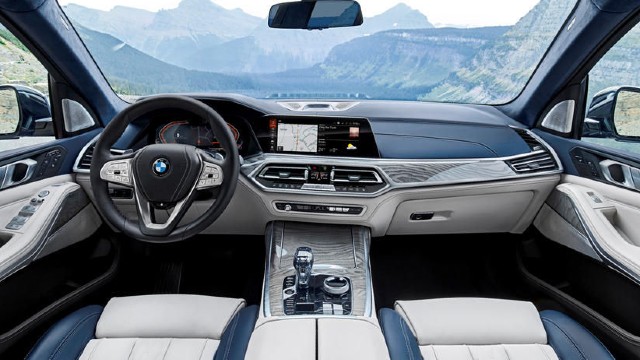2023 BMW X8 M interior